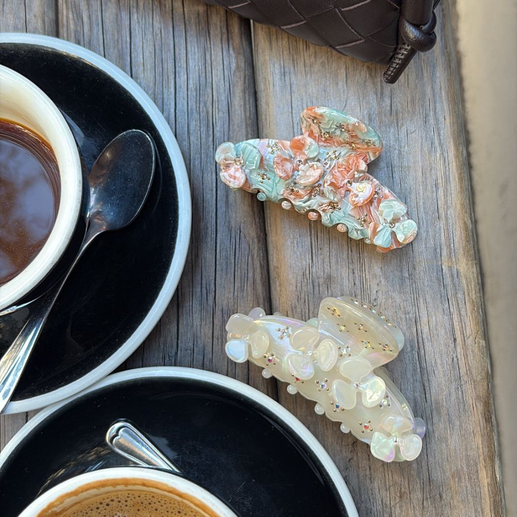 FLORA HAIRCLIP IN WHITE